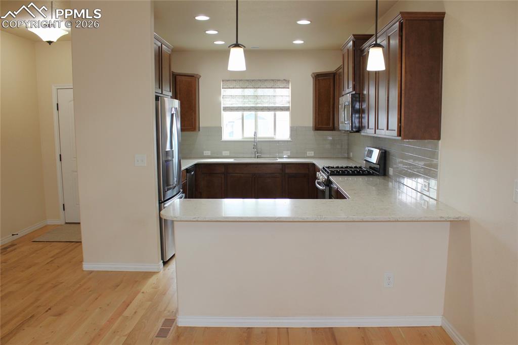 Image 10 of 46: Kitchen