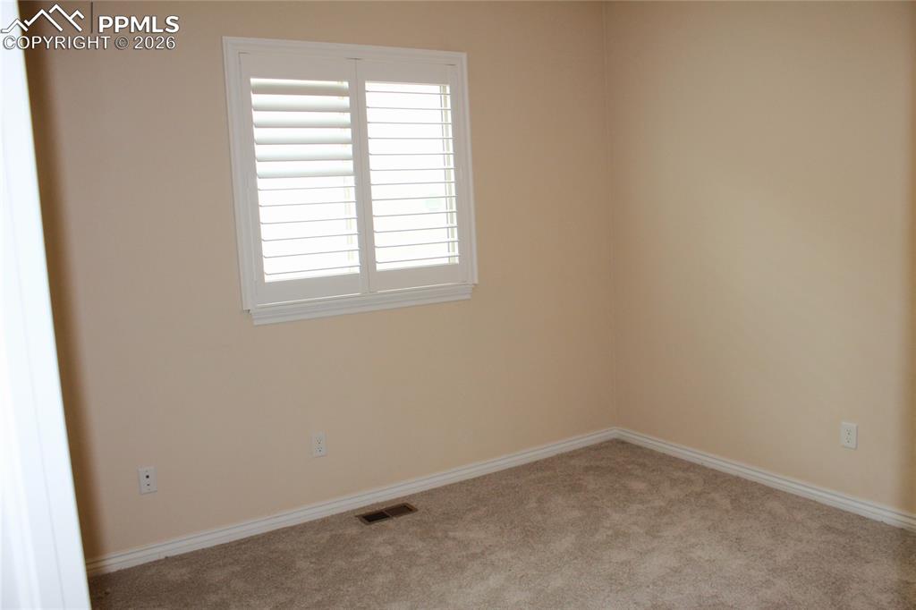 Image 24 of 46: Mainfloor Bedroom #2