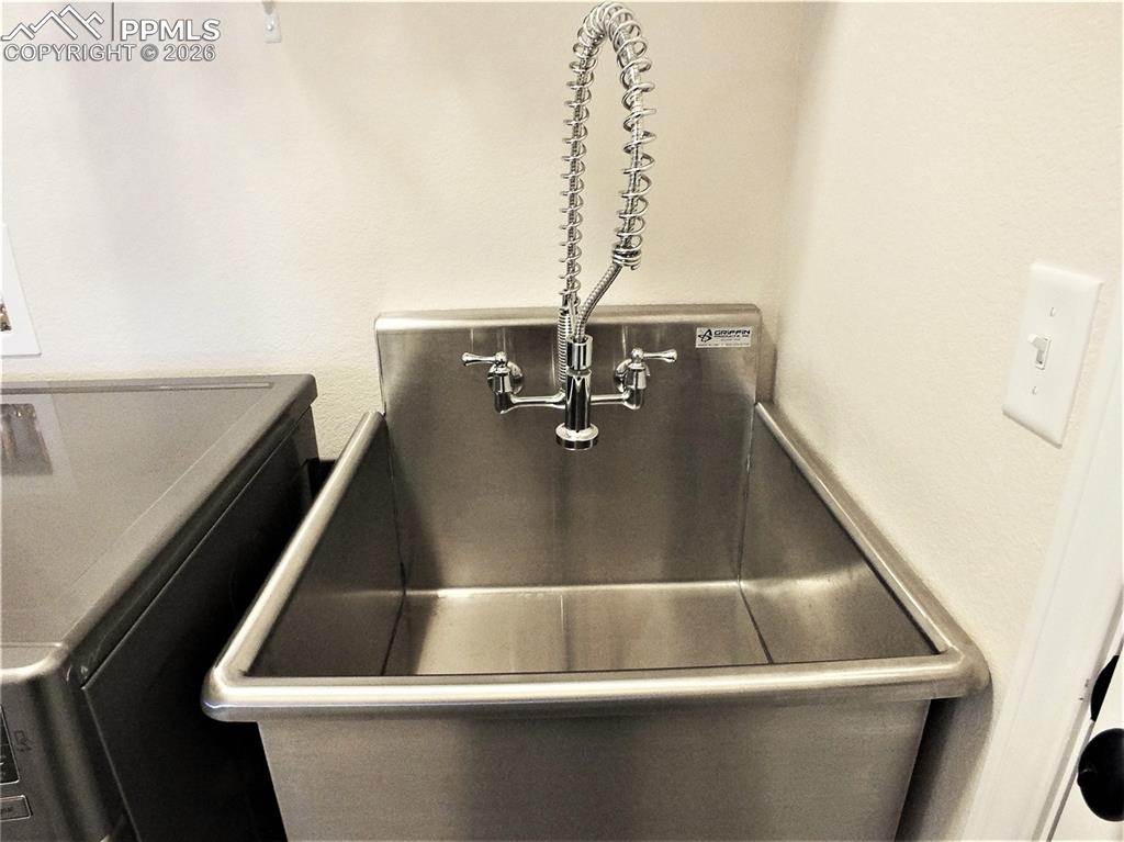 Image 44 of 46: Stainless Steel Sink