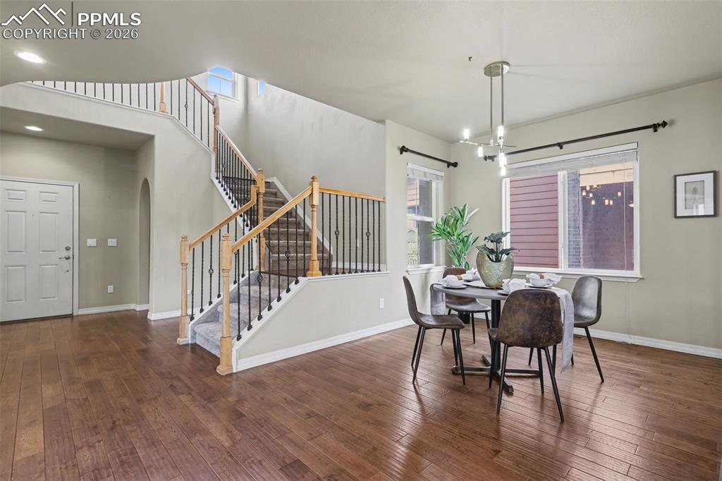 Image 10 of 49: Dining Area