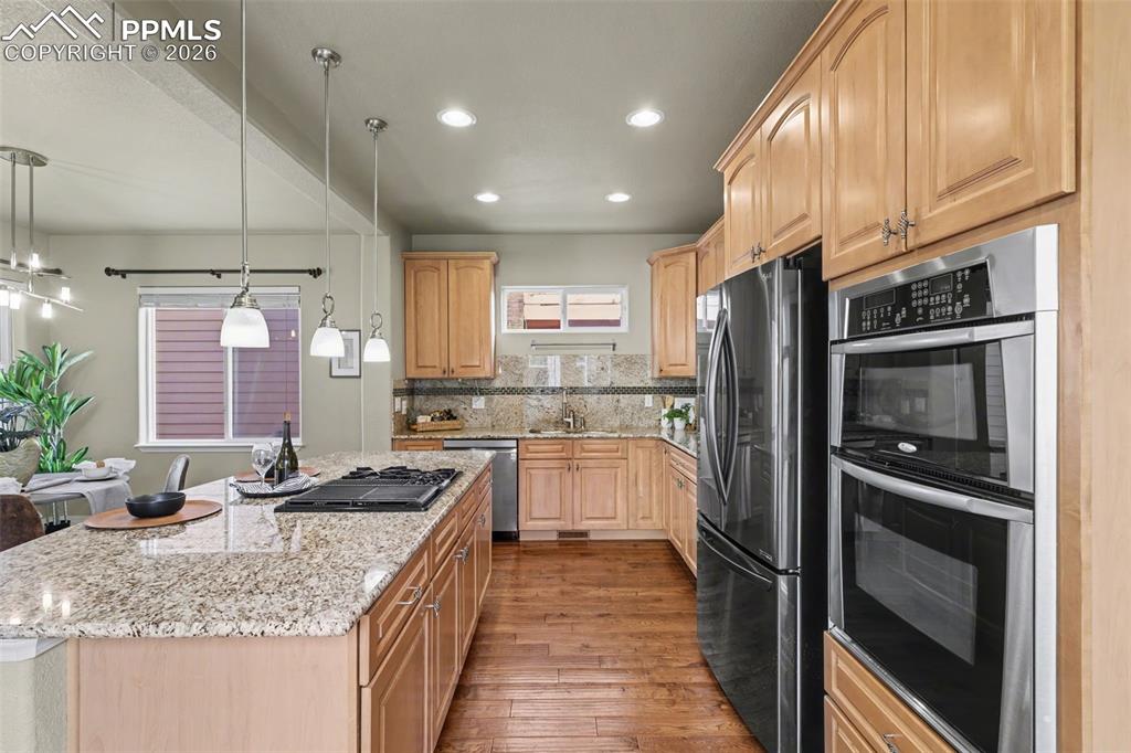 Image 14 of 49: Kitchen