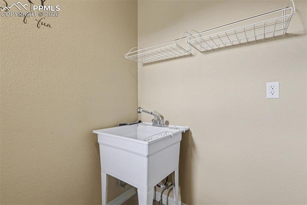 Image 29 of 49: Bedroom Level Laundry Photo #2