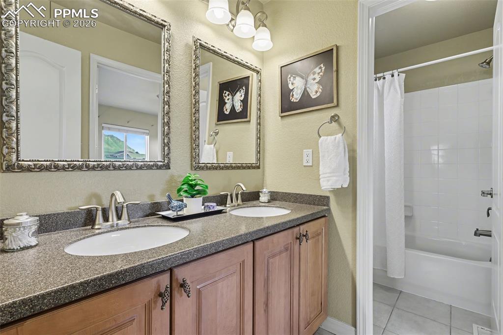 Image 33 of 49: Jack & Jill Full Bathroom for 2nd & 3rd Bedrooms