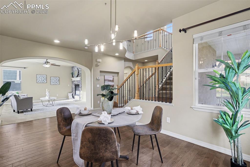 Image 9 of 49: Dining Area