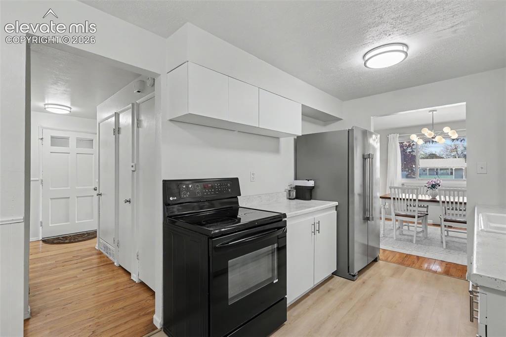 Image 12 of 39: Kitchen
