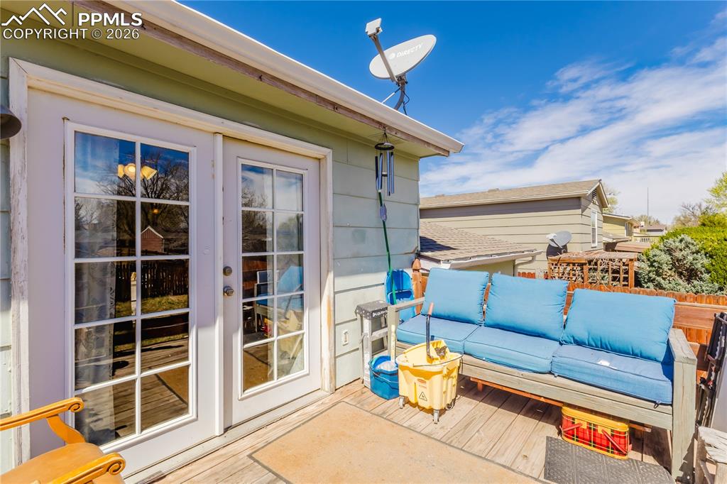 Image 35 of 42: Deck