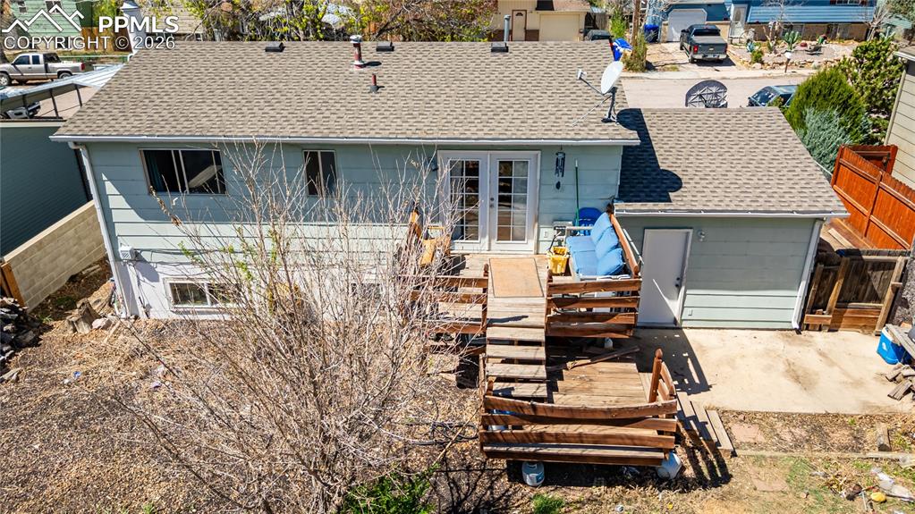 Image 37 of 42: Back of Structure