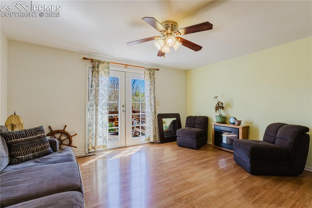 Image 8 of 42: Sitting Room