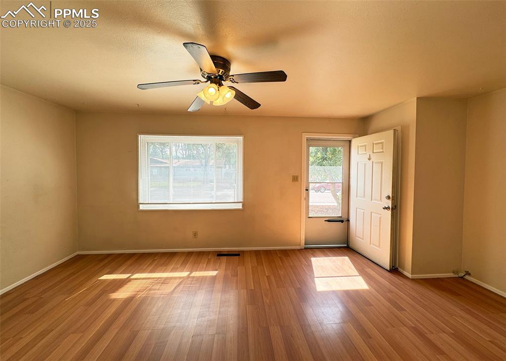 Image 5 of 32: Living Room