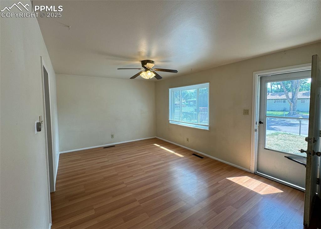 Image 6 of 32: Living Room
