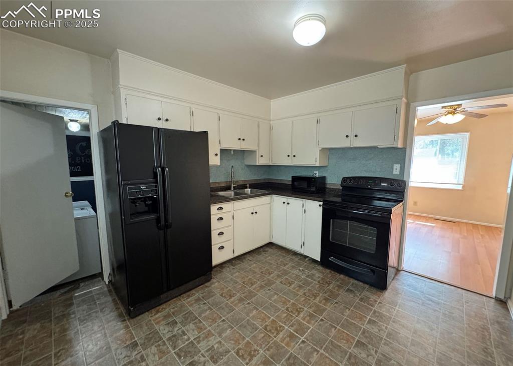Image 9 of 32: Kitchen
