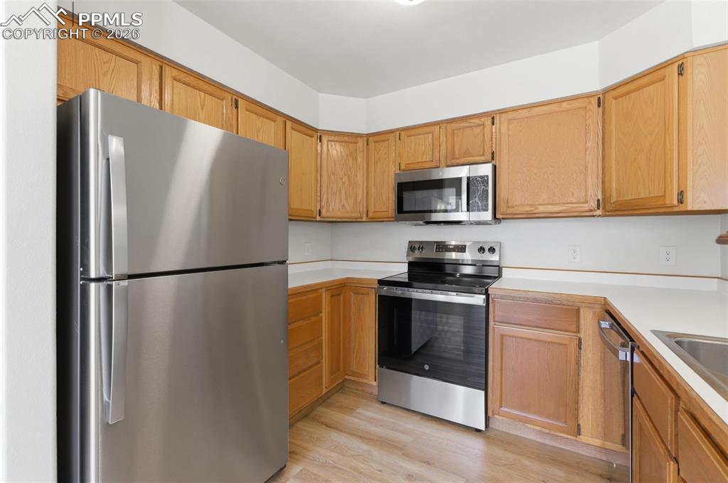 Image 14 of 44: Kitchen