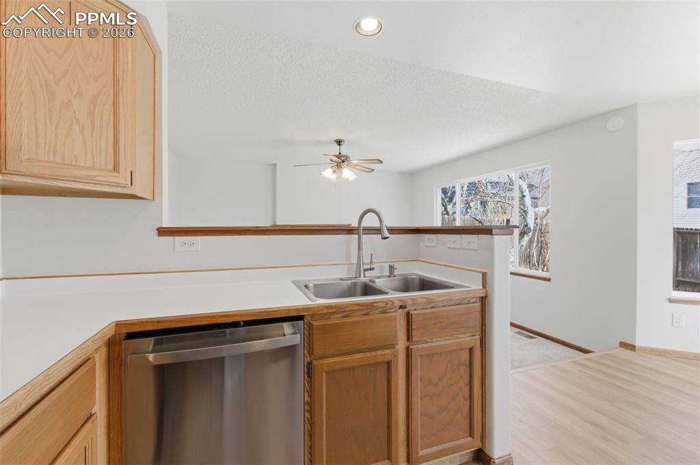 Image 16 of 44: Kitchen