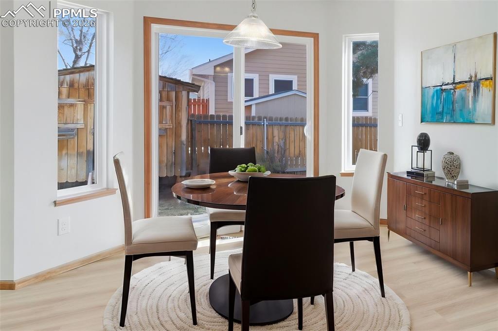 Image 18 of 44: Dining Area