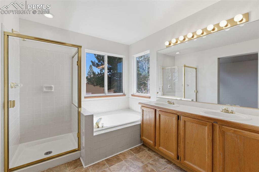 Image 25 of 44: Bathroom