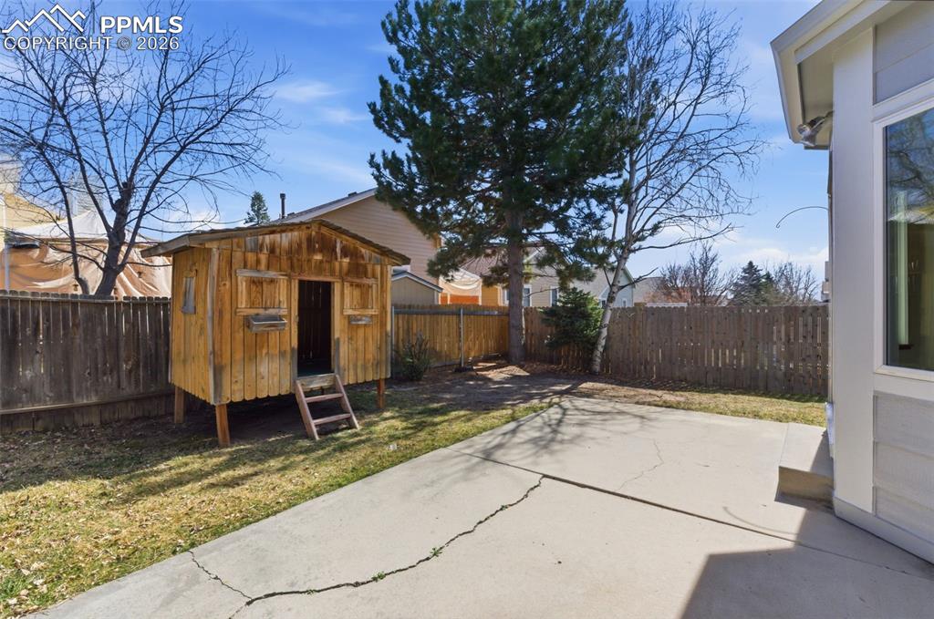 Image 37 of 44: Patio