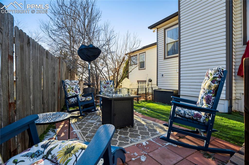 Image 11 of 50: Patio