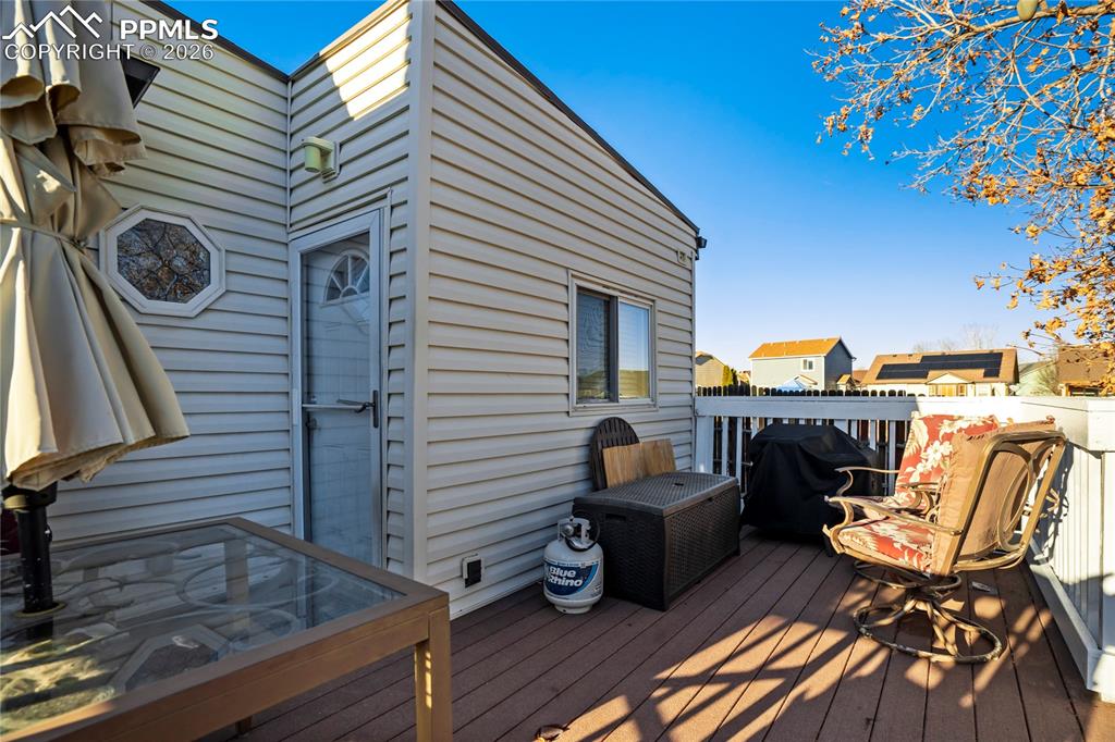 Image 22 of 50: Deck