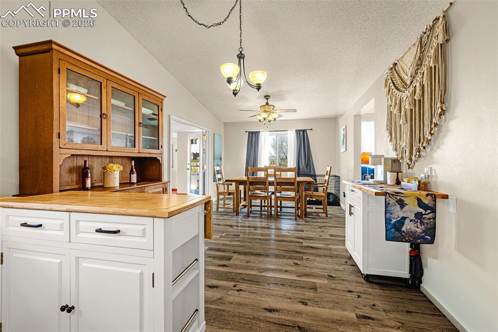 Image 26 of 50: Kitchen