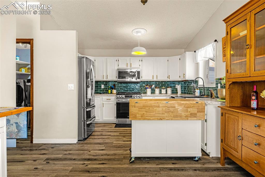 Image 27 of 50: Kitchen