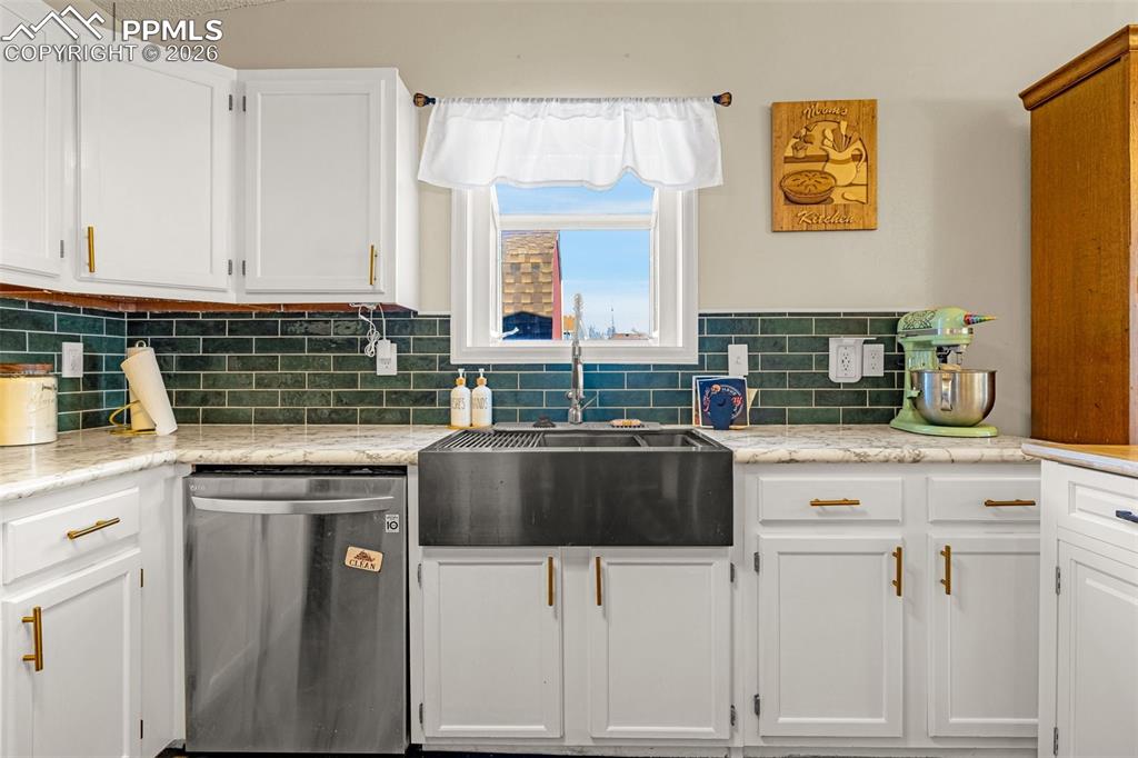 Image 29 of 50: Kitchen