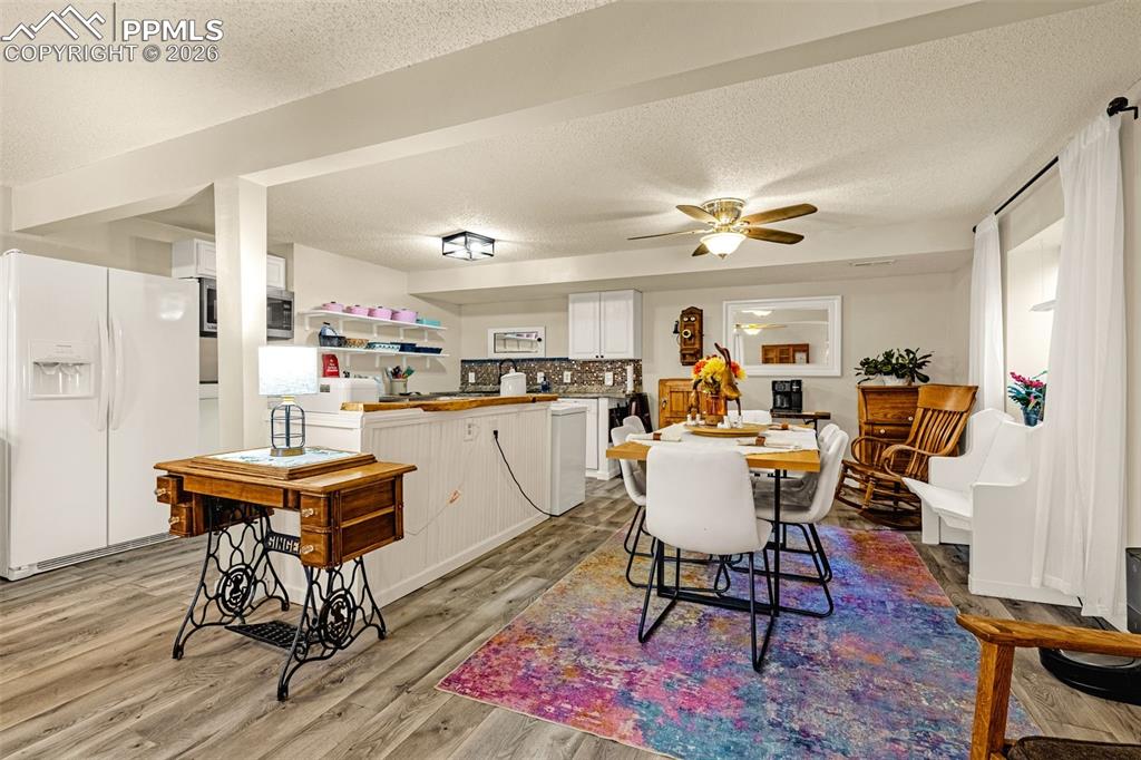 Image 44 of 50: Dining Room in MIL Suite