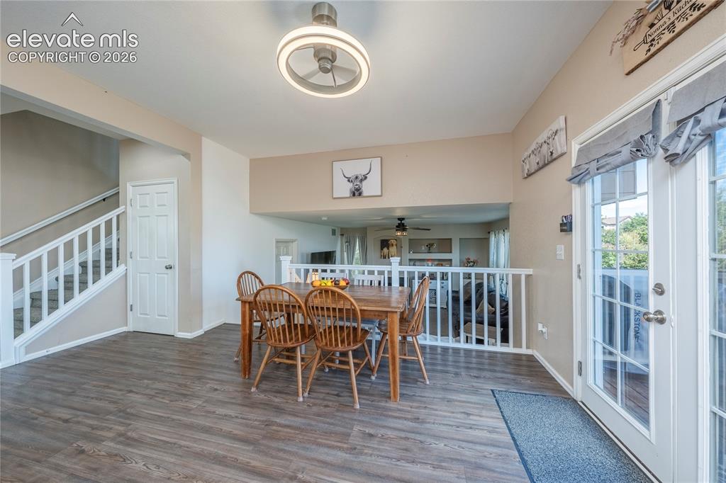 Image 15 of 50: Dining Area