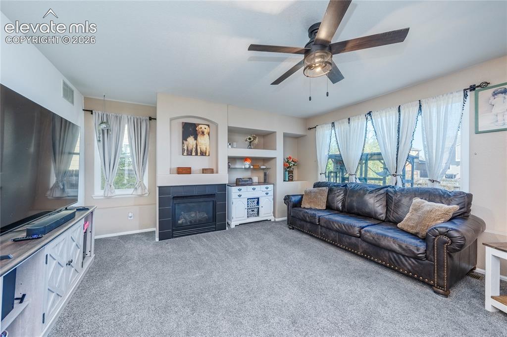 Image 19 of 50: Living Room