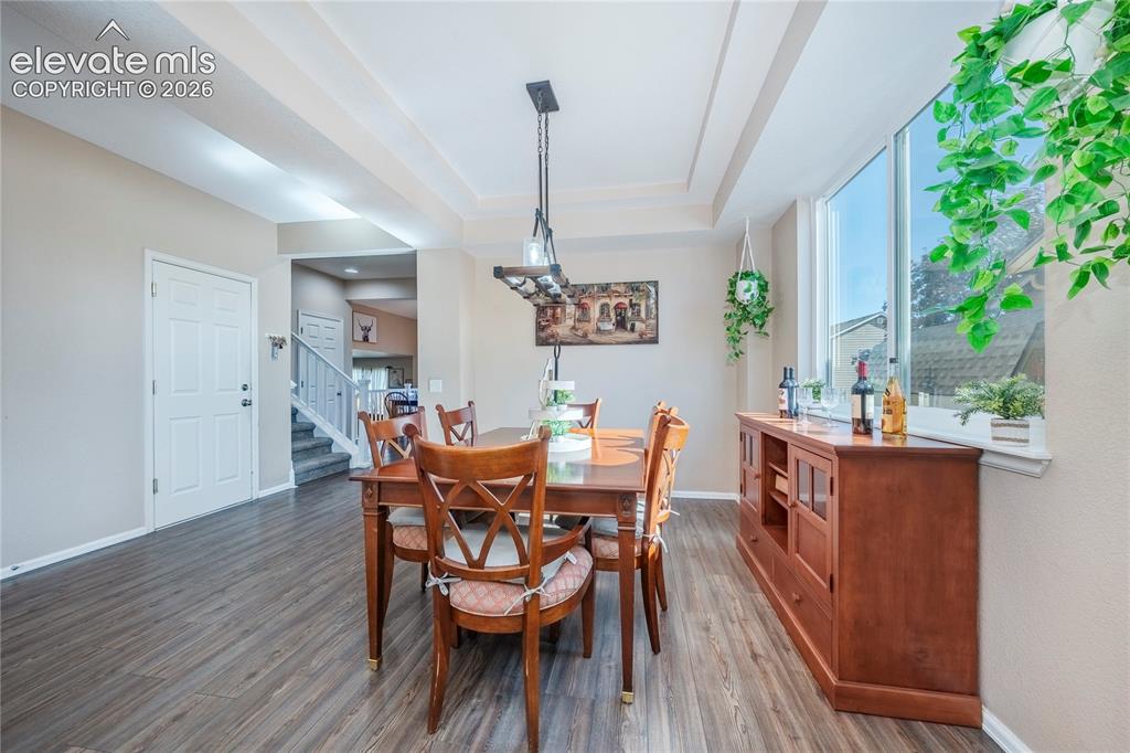 Image 6 of 50: Dining Area