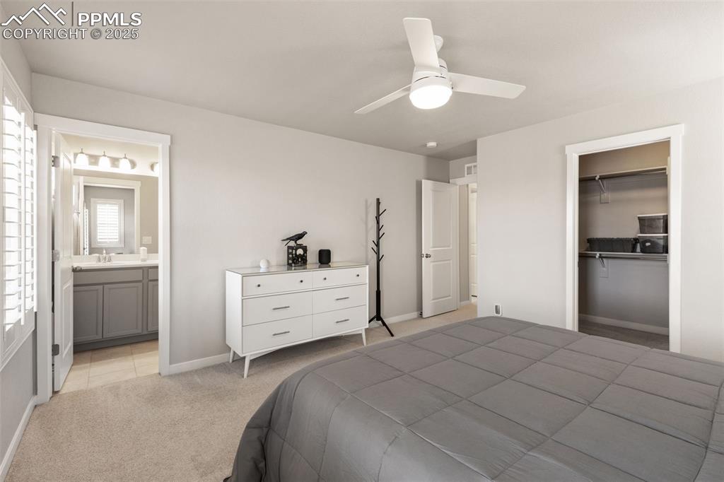 Image 19 of 41: Bedroom