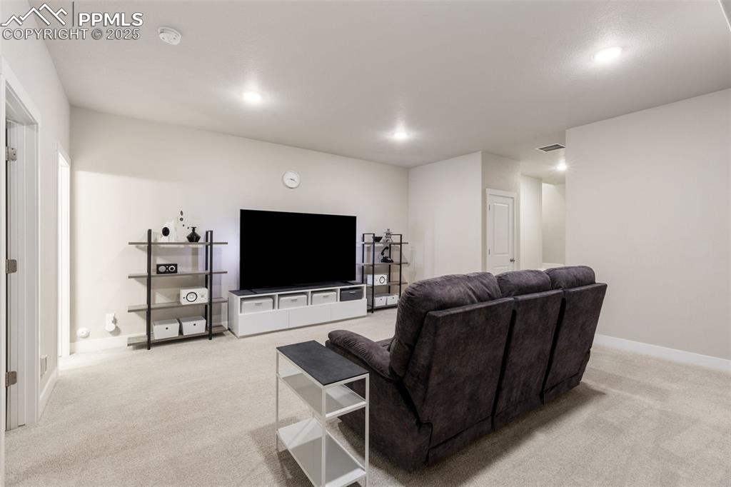 Image 25 of 41: Living Room