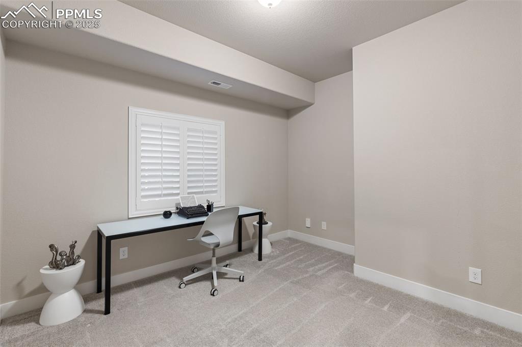 Image 28 of 41: Office