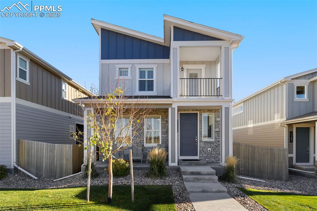 Image 3 of 41: Front of Structure