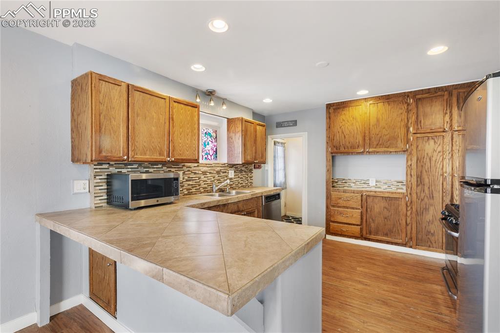 Image 10 of 36: Kitchen