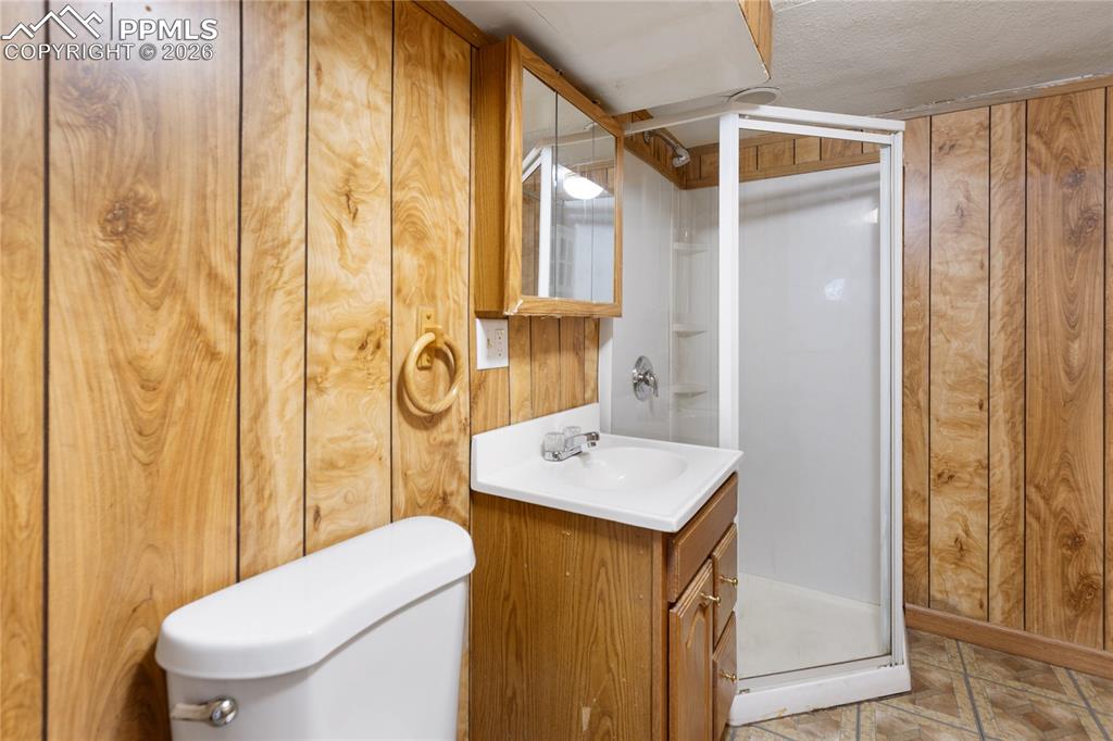 Image 25 of 36: Bathroom