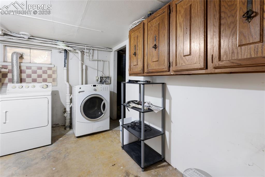 Image 29 of 36: Laundry