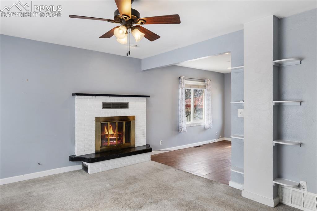 Image 5 of 36: Living Room