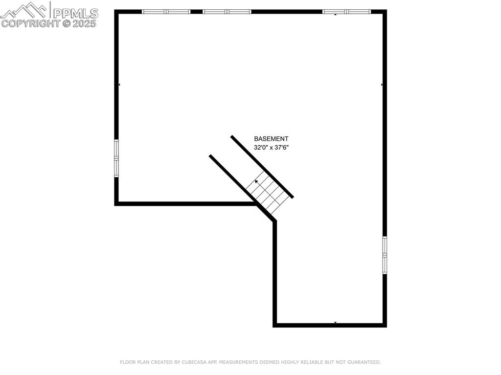Image 34 of 34: View of floor plan / room layout