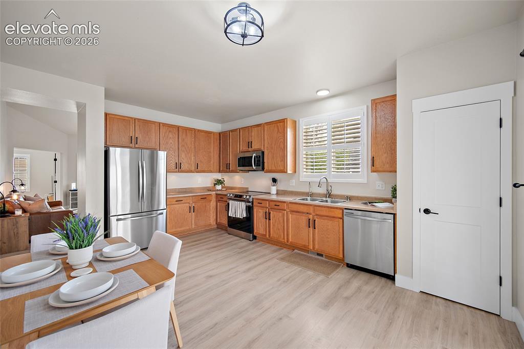 Image 12 of 47: Kitchen
