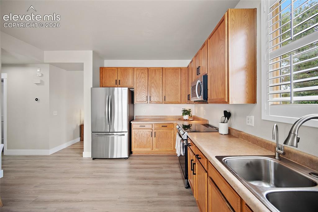 Image 13 of 47: Kitchen