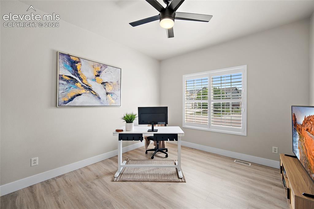 Image 17 of 47: Office