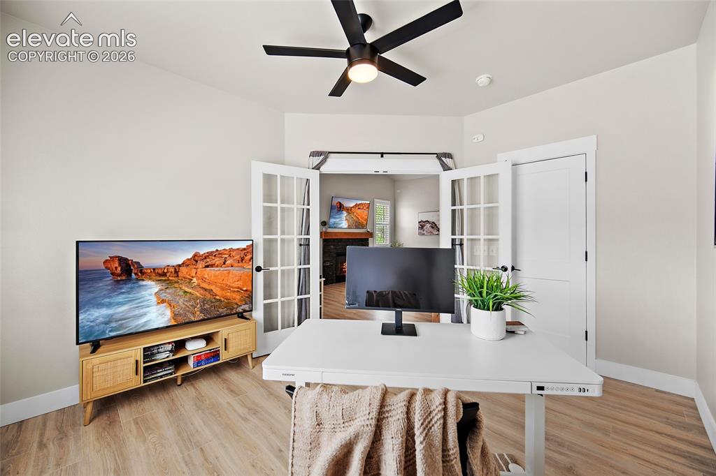 Image 18 of 47: Office
