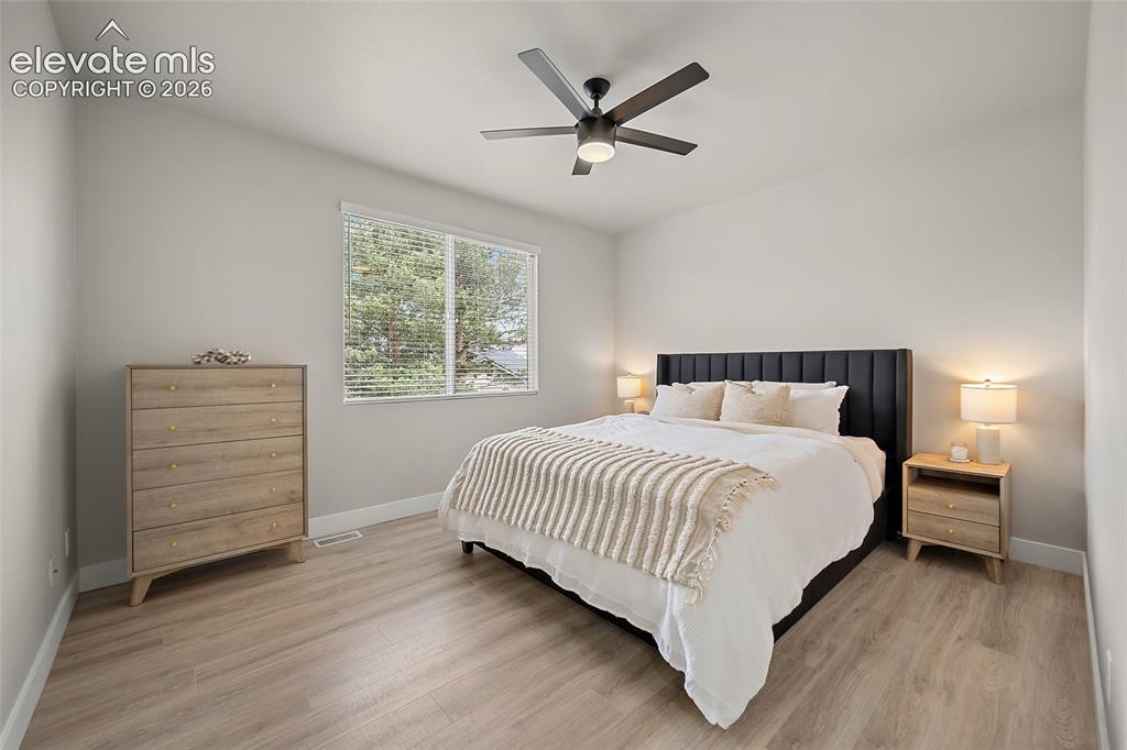 Image 19 of 47: Bedroom