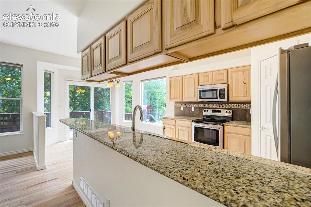Image 11 of 50: Kitchen
