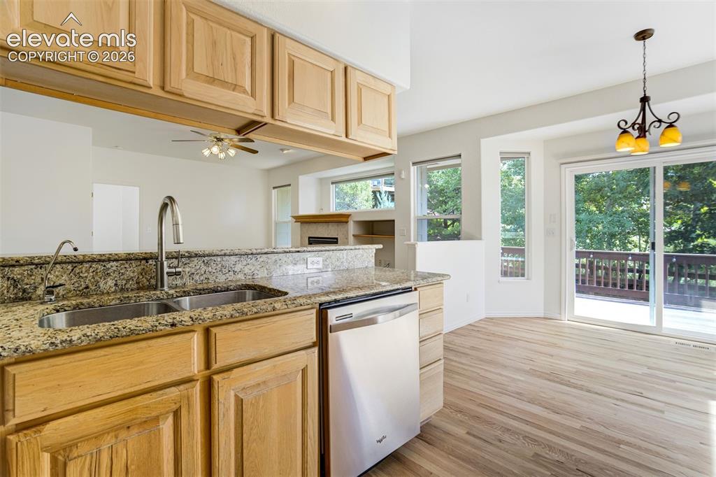 Image 15 of 50: Kitchen