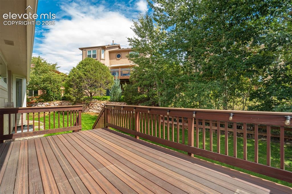 Image 38 of 50: Deck