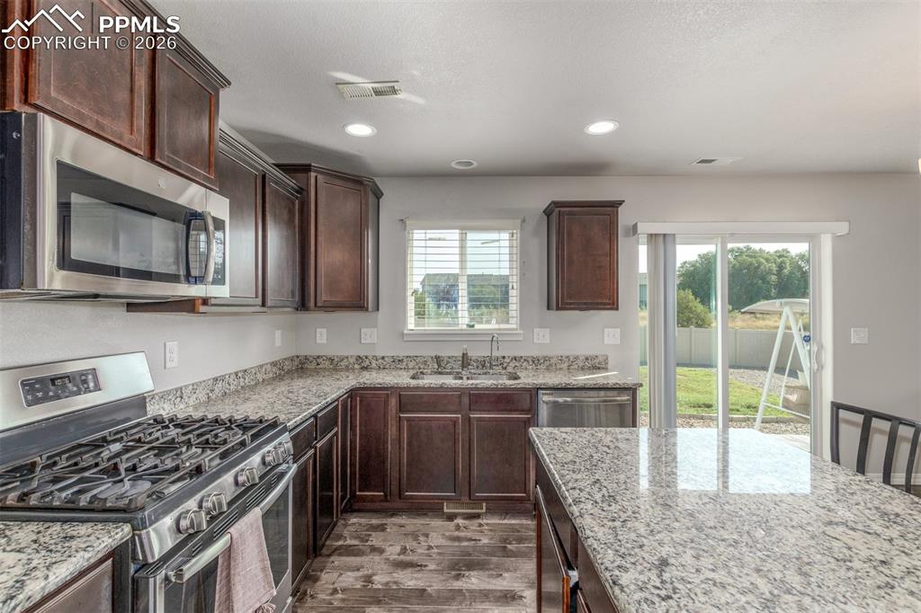 Image 14 of 35: Kitchen