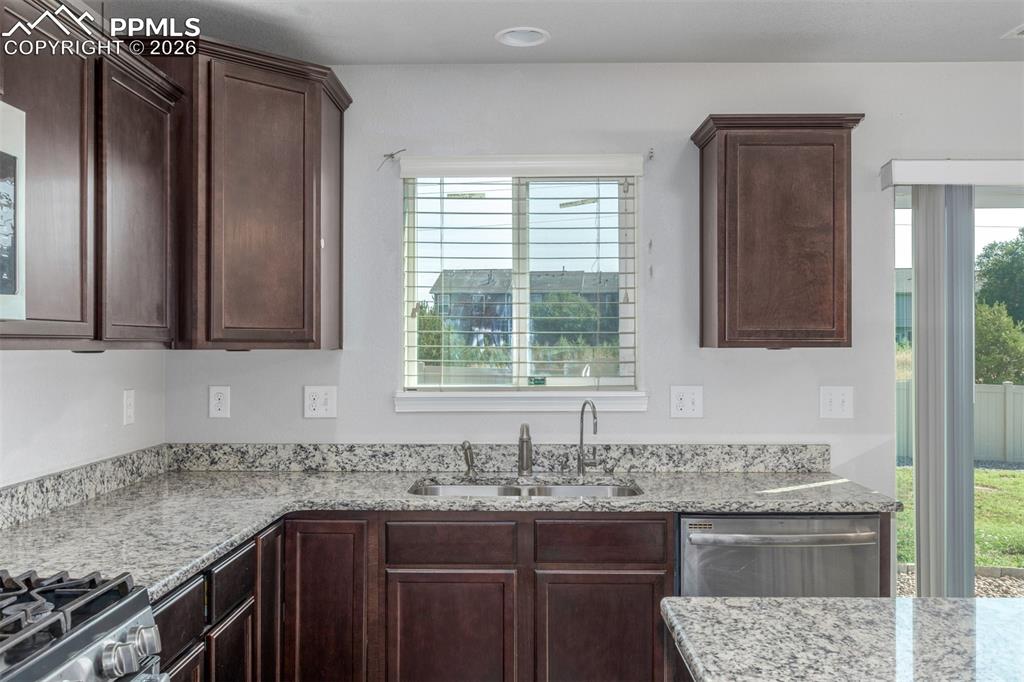 Image 15 of 35: Kitchen