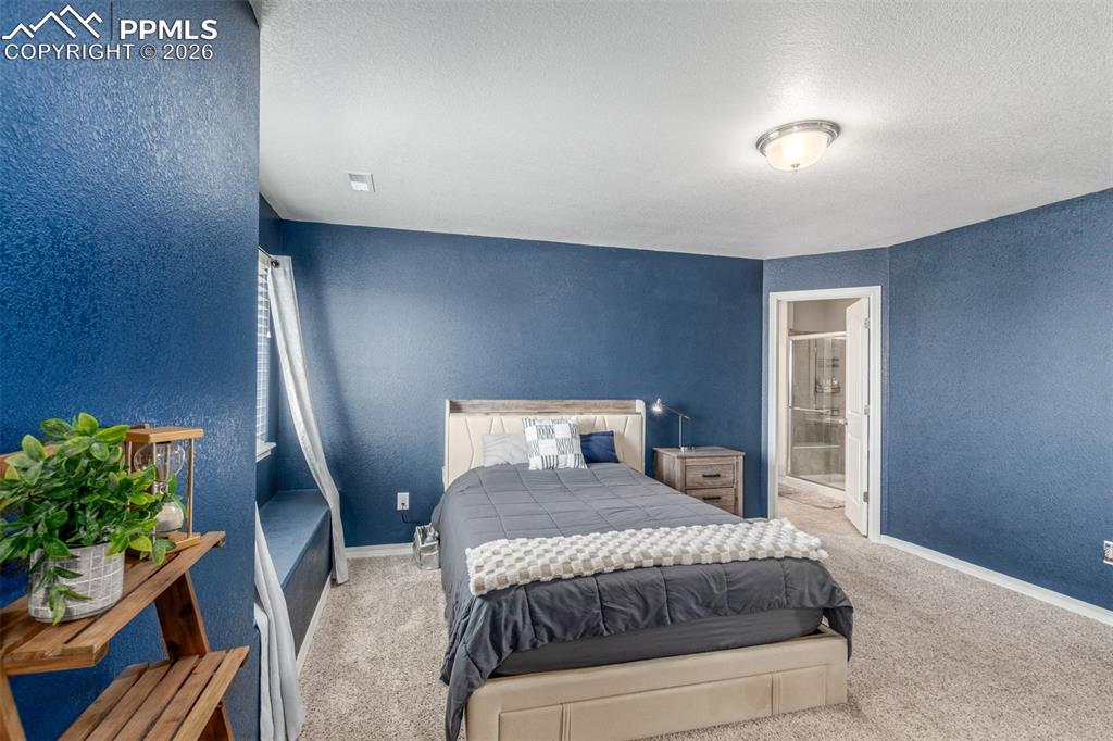 Image 22 of 35: Bedroom