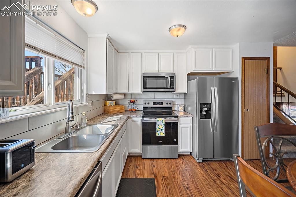 Image 10 of 37: Kitchen